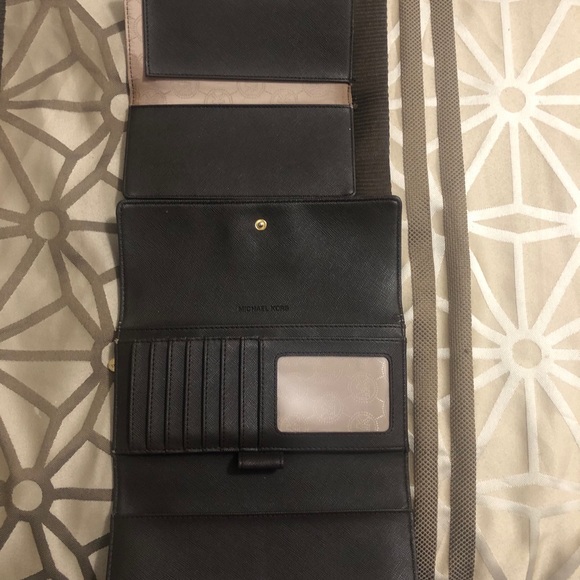 Sold - Picture 3 of 9